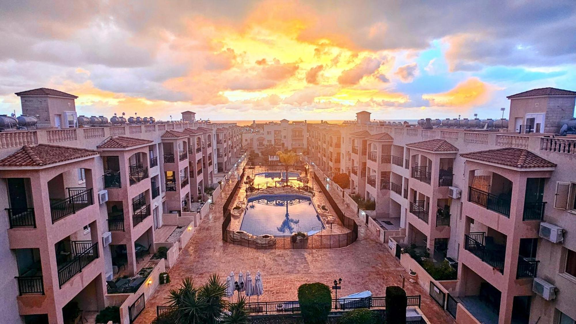 Ferienwohnung Royal-Seacrest Oasis, Pool-Side Paphos Exterior foto