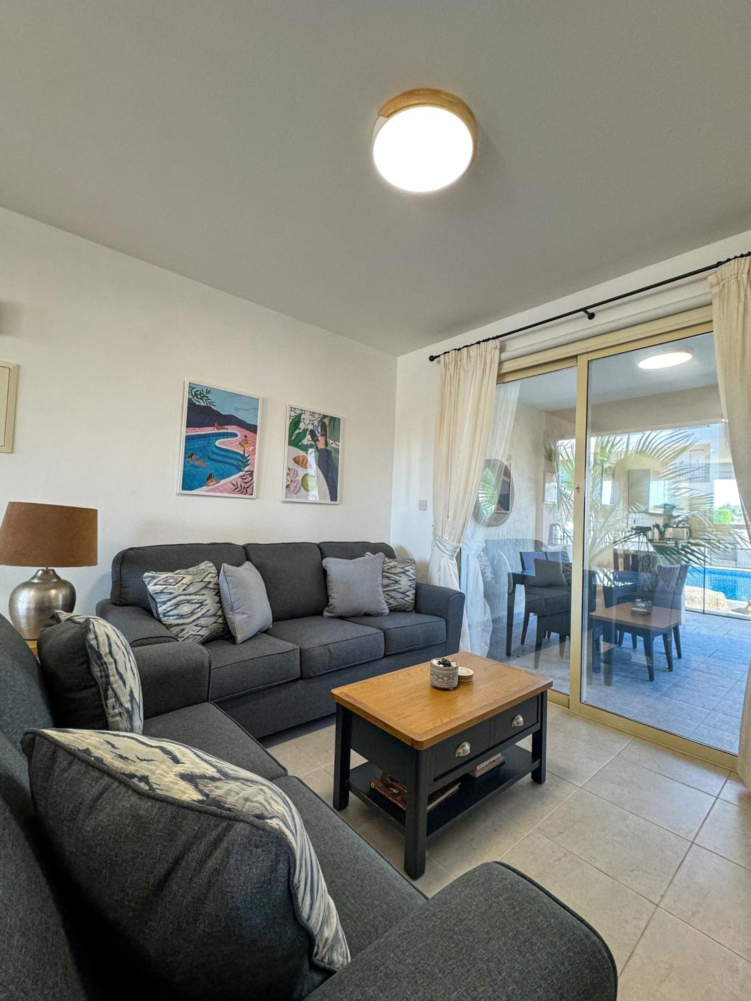 Ferienwohnung Royal-Seacrest Oasis, Pool-Side Paphos Exterior foto