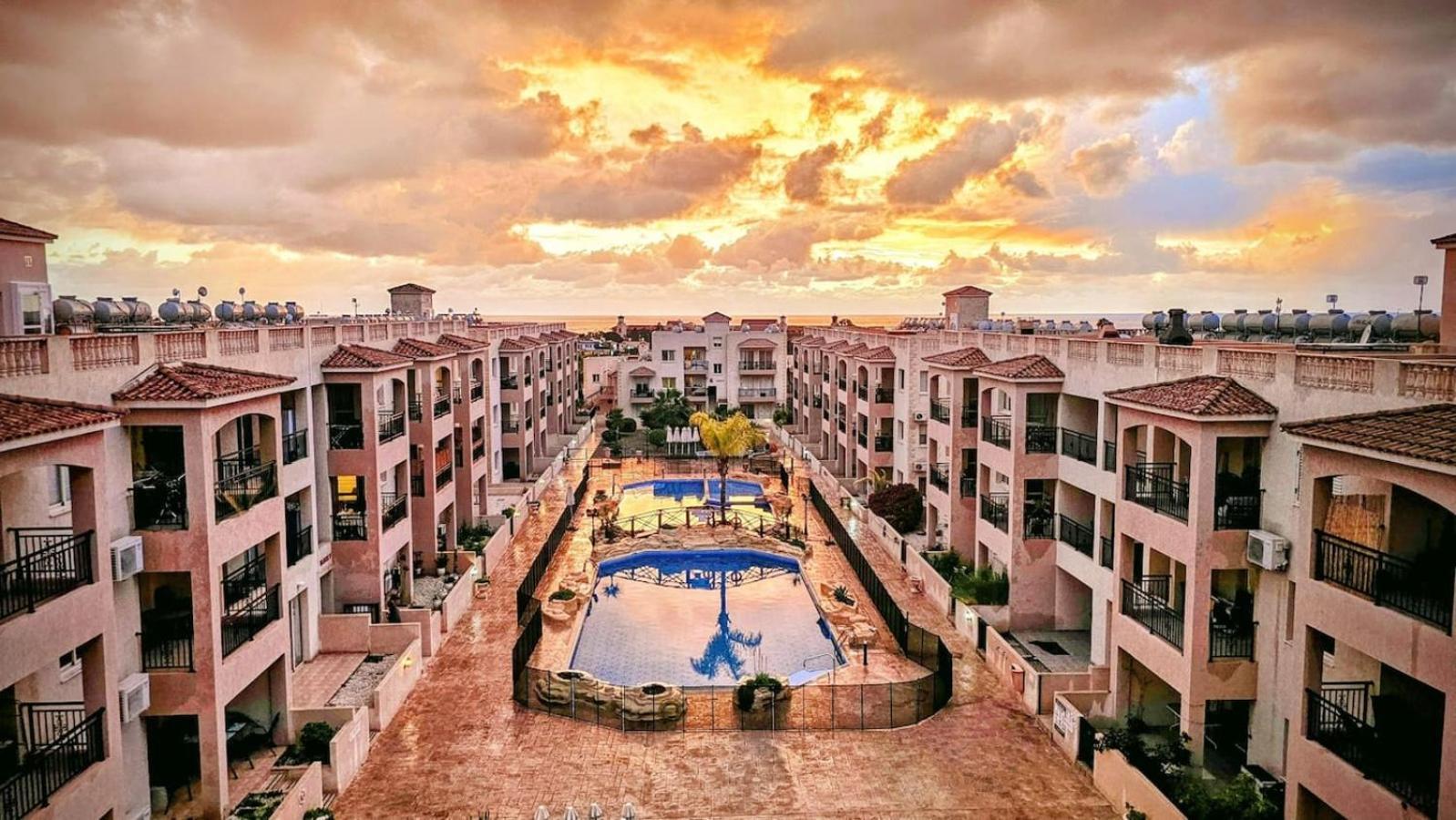 Ferienwohnung Royal-Seacrest Oasis, Pool-Side Paphos Exterior foto